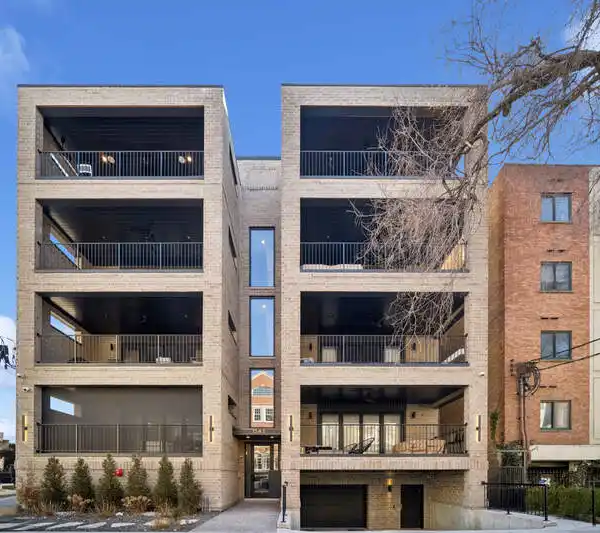 LUXURIOUSLY CHIC PENTHOUSE IN UPTOWN