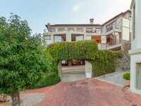 ICONIC WATERKLOOF VILLAGE VILLA WITH SPECTACULAR VIEWS