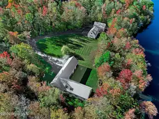 Bold Modern Lakefront Retreat