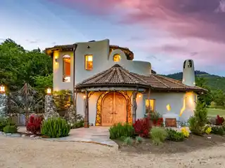 Spectacular Home Surrounded by Nature
