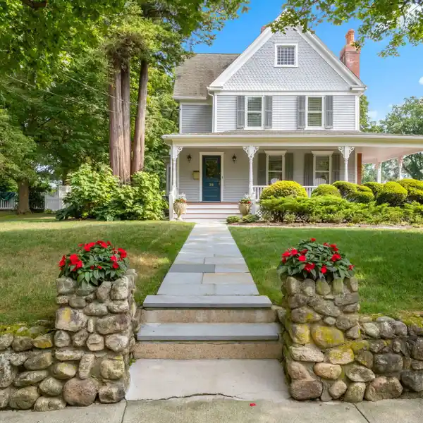 SOPHISTICATED IN-TOWN VICTORIAN HOME