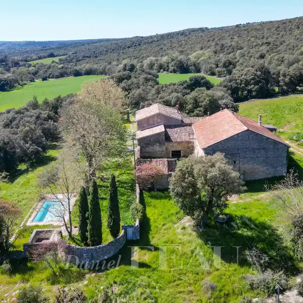 MAJESTIC MANSION ON EXPANSIVE PROPERTY