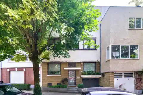 Timeless Architectural Elegance in a Tranquil Setting