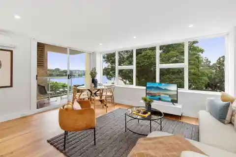 Renovated Harbourview Apartment with Luxe Finishes and Enchanting Panorama