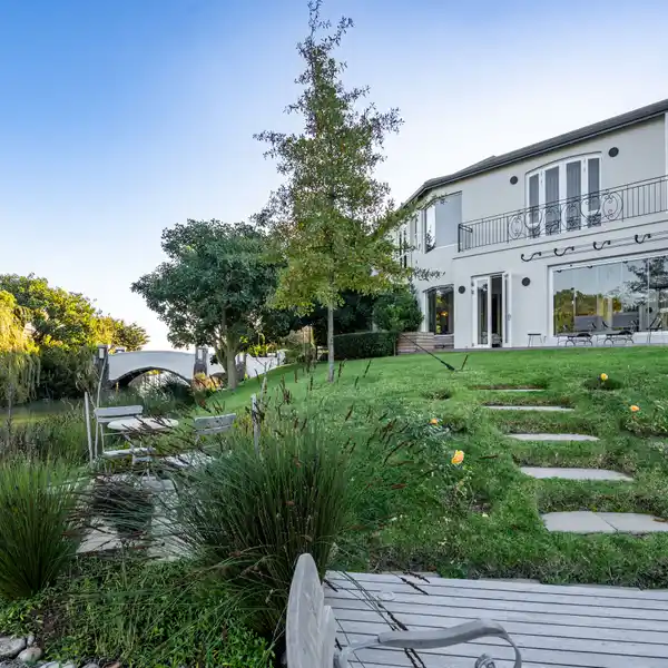 CONTEMPORARY LUXURY LIVING