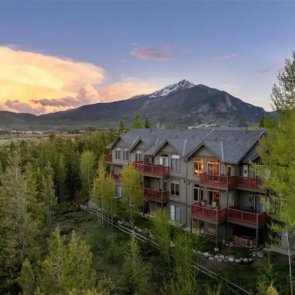 LOVINGLY MAINTAINED PROSPECT POINT TOWNHOME