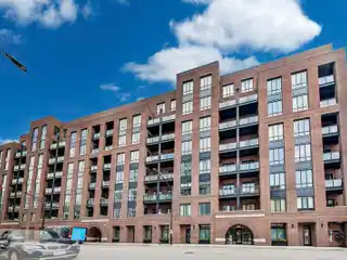 Expansive Corner Condo in the West Loop