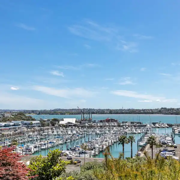 CLIFFTOP OPPORTUNITY WITH PANORAMIC MARINA VIEWS