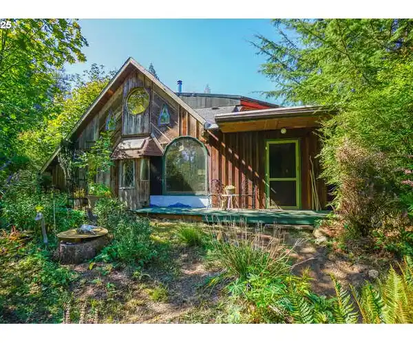 38-PLUS-ACRE PRIVATE OASIS