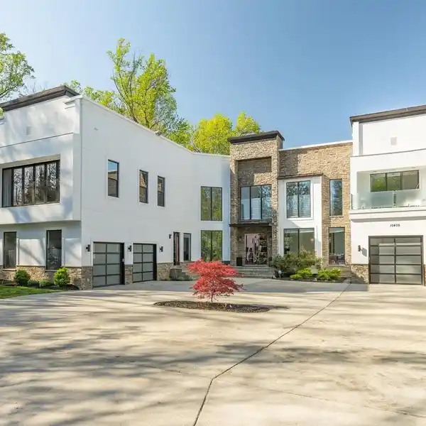 MASTERFULLY DESIGNED - ARCHITECT'S PERSONAL HOME
