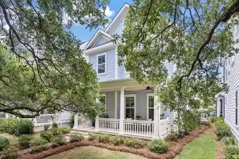 Elegant Charleston Living in Ideal Location