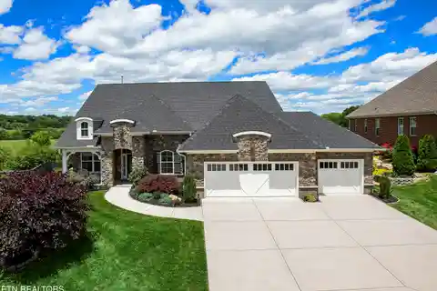 Smart Luxury with Breathtaking Outdoor Living