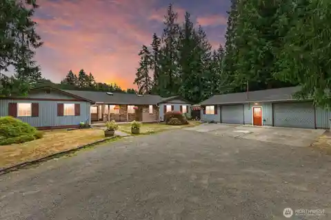 Premier Kent Equestrian Estate with Custom Show Barn