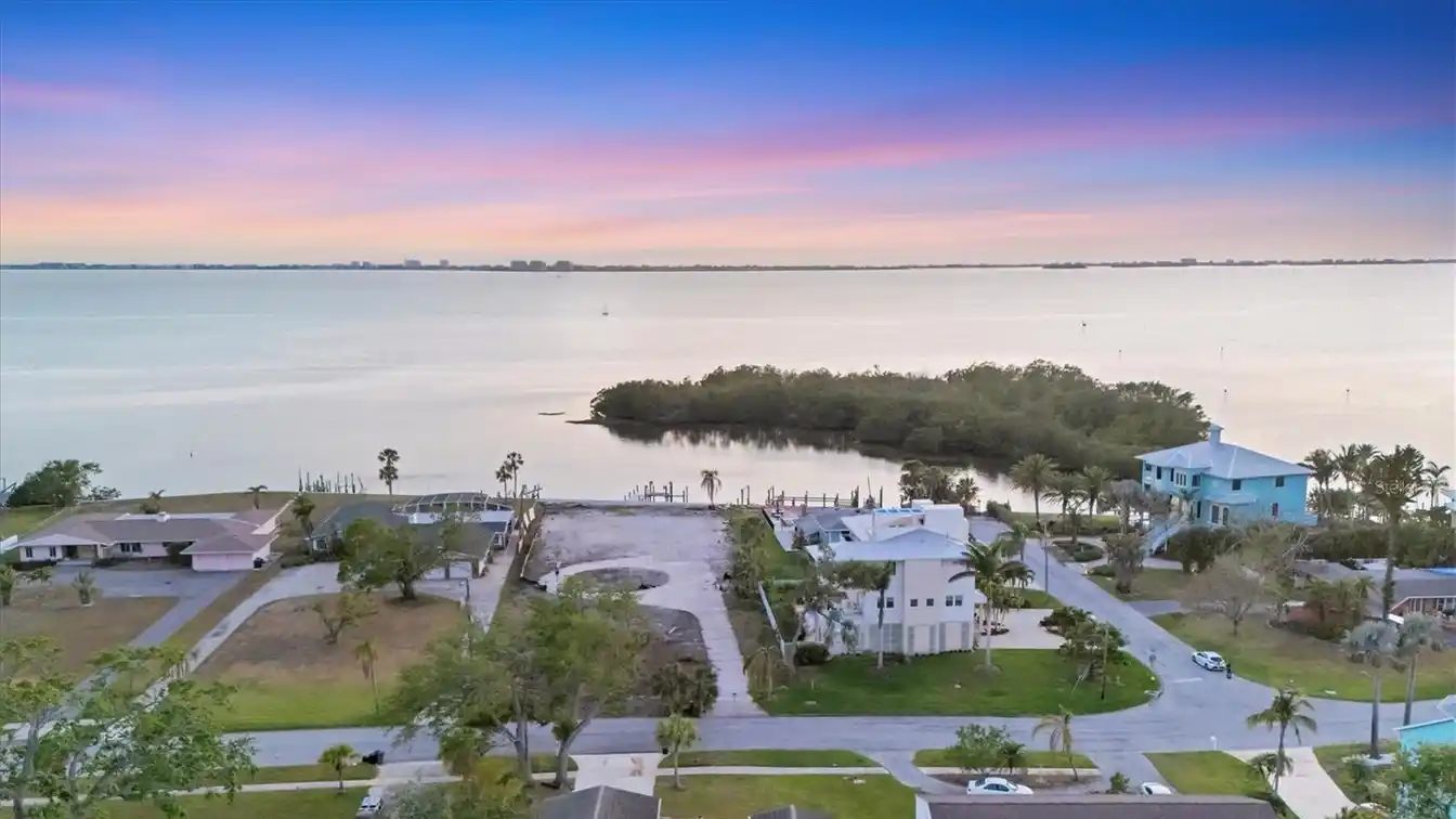 Spectacular Sarasota Bay-front Lot