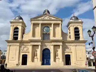 Historic 18th-Century Apartment with Expansion Opportunity