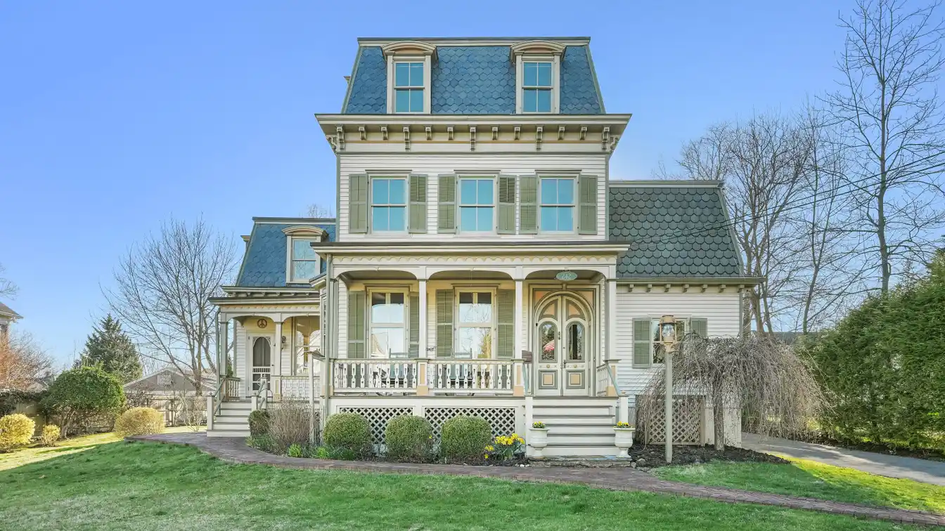 Divine Victorian in Pristine Condition