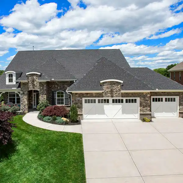 SMART LUXURY WITH BREATHTAKING OUTDOOR LIVING