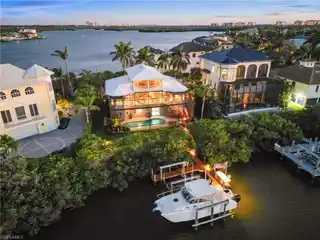 Stunning Home on a Tranquil Peninsula