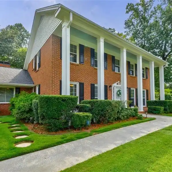 BEAUTIFUL HOME IN SANDY SPRINGS