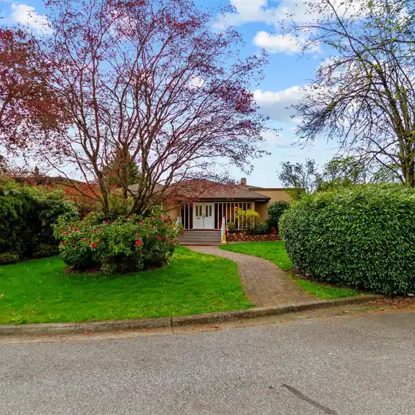 LARGE WELL-MAINTAINED HOME WITH INCREDIBLE BACKYARD