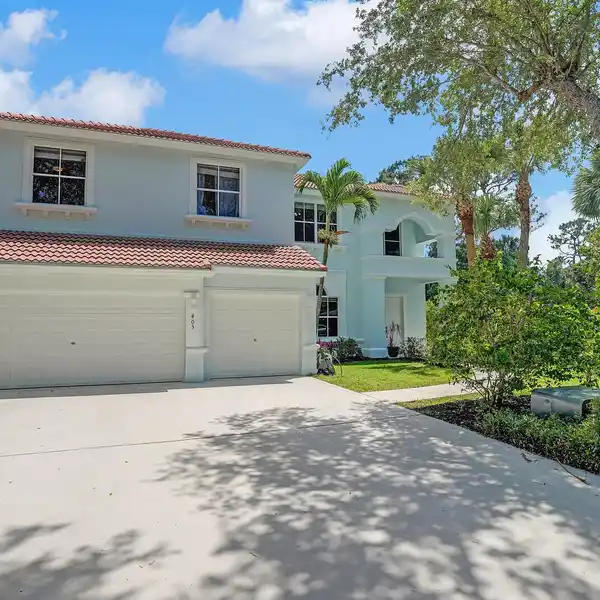 BEAUTIFULLY MAINTAINED HOME IN EGRET LANDING