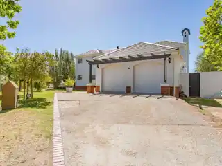 Seamless Style and Elegance