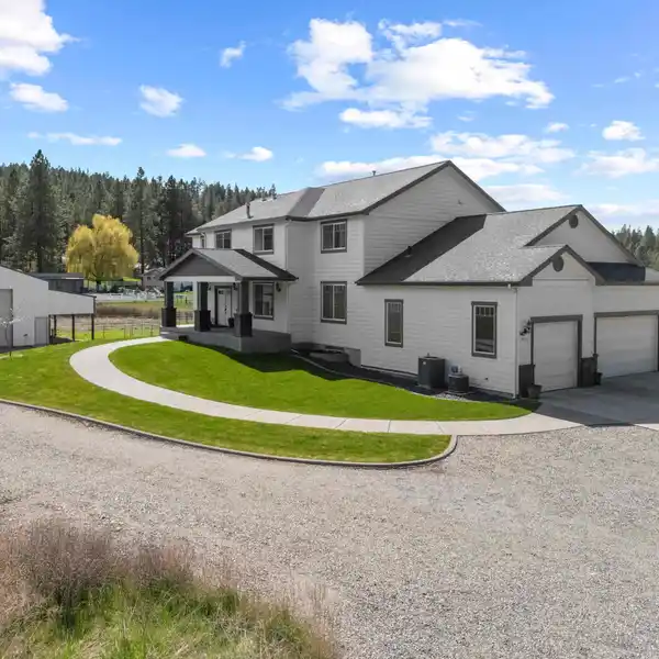 CUSTOM HOME AND HORSE PROPERTY ON 4.3 ACRES