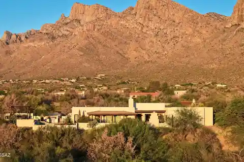 Southwestern Elegance in Oro Valley’s Finest