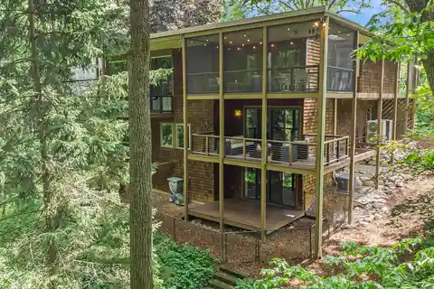 Iconic Mid-century Masterpiece with Timeless Modern Design