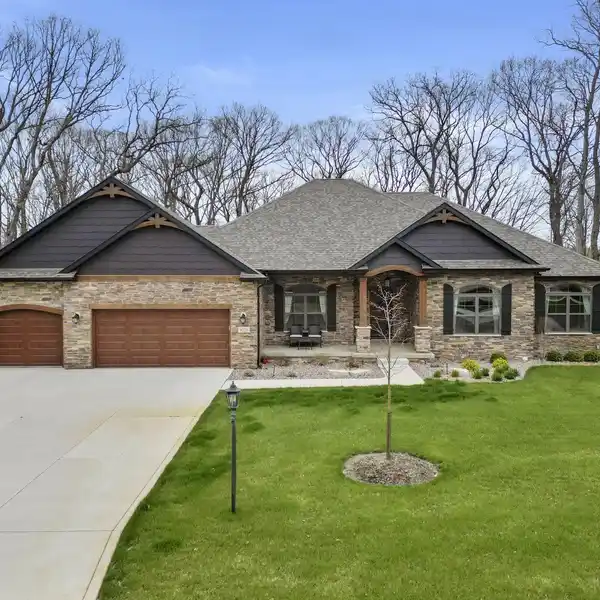MOVE-IN-READY RANCH IN GATED GRAYTHORNE