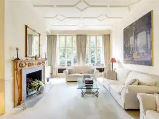 Lovely Full Floor Maisonette