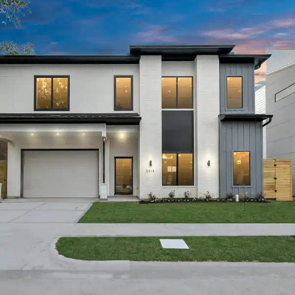 ALLURING HOME BLENDS MODERN LUXURY WITH COMFORT