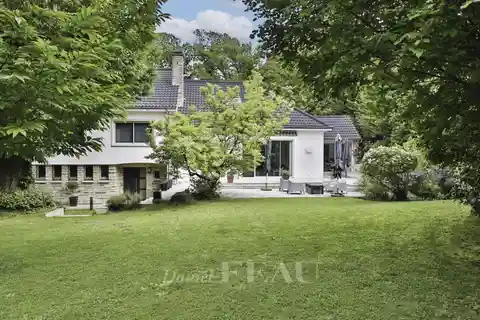 Refined Contemporary Living in a Green Setting