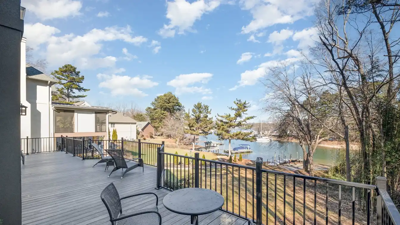 Waterfront in Chapel Point
