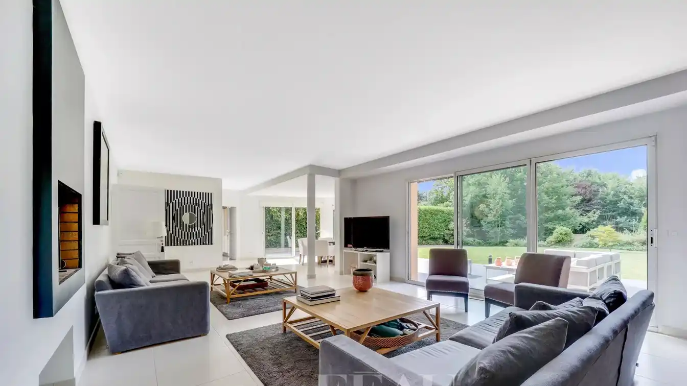 Spacious Haven with Lush Garden