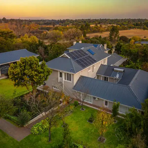 EXQUISITE EQUESTRIAN COUNTRY MODERN HOME