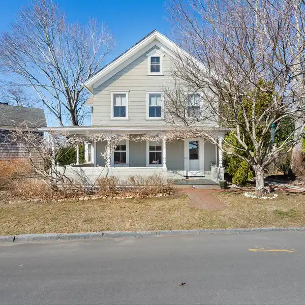 CHARMING COTTAGE FOR RENT IN AN AWESOME LOCATION