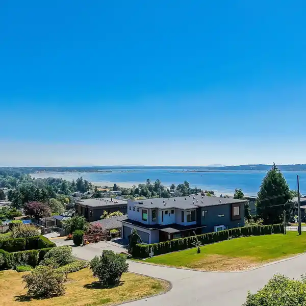PREMIER PROPERTY IN WHITE ROCK