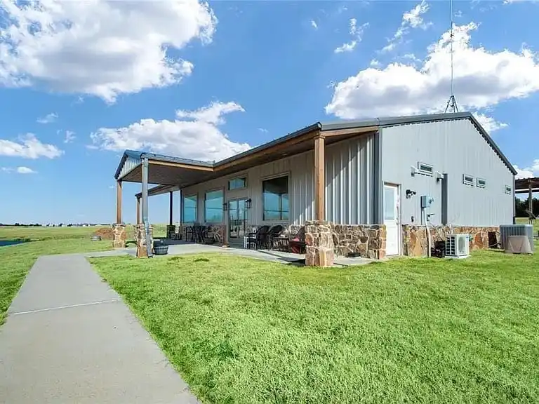 16-acre Oasis in Horse Country