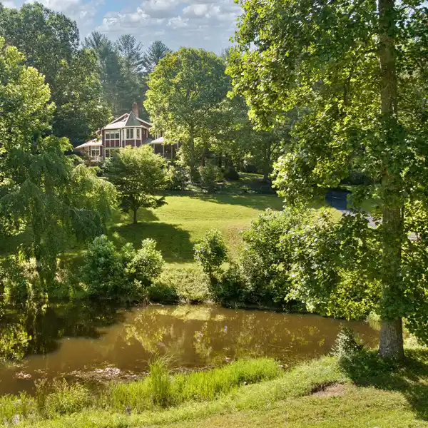 EXCEPTIONAL 17-ACRE ESTATE AND GENTLEMAN'S FARM