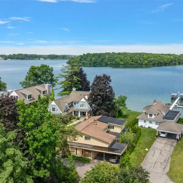 PRIME WATERFRONT PROPERTY ON ORCHARD LAKE