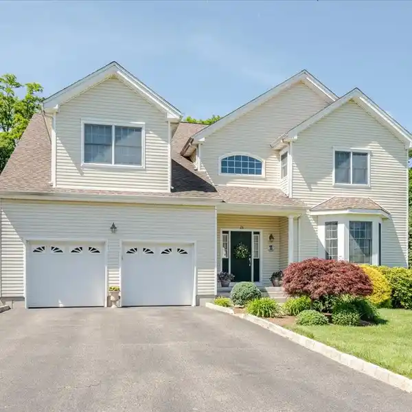 ELEGANT COLONIAL RETREAT WITH HEATED POOL OASIS