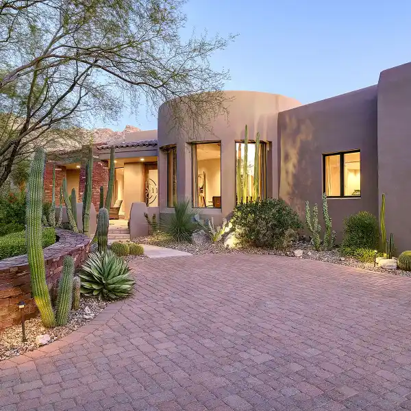 OUTSTANDING SOUTHWESTERN CONTEMPORARY IN THE CANYONS