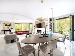 Luxurious Corner Apartment with Air-Conditioned Comfort