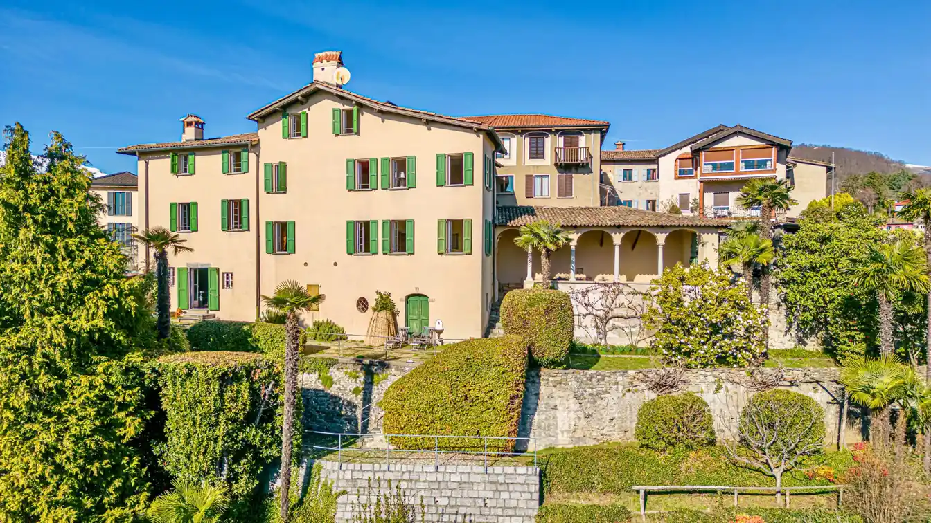 Bright Home with a Lovely Garden