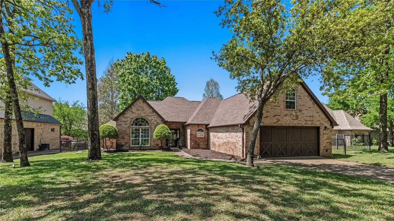 Beautiful Home in Pinnacle Club on Cedar Creek Lake
