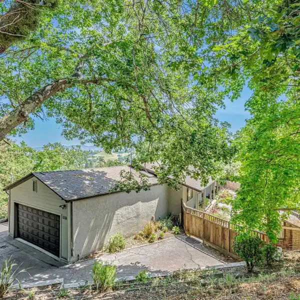 TRANQUIL RETREAT ATOP A SERENE HILLSIDE