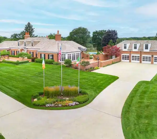 PRIVATE 25-ACRE RESORT