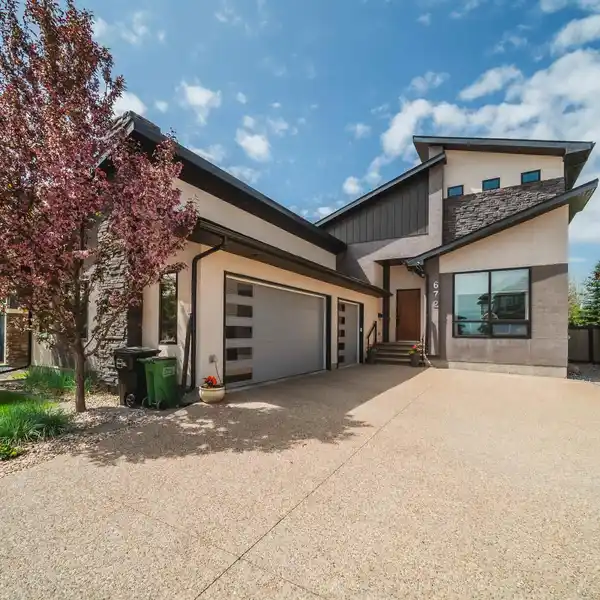 EXCEPTIONALLY-BUILT HOME IN WINDERMERE