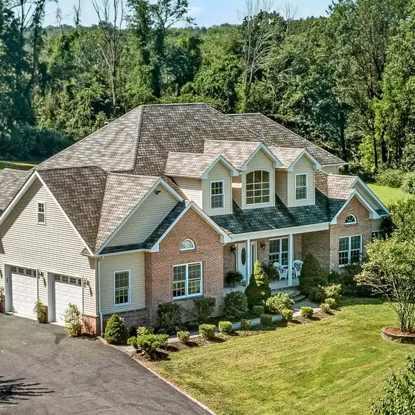 BUILDER’S PRIVATE 7-ACRE CUSTOM ESTATE